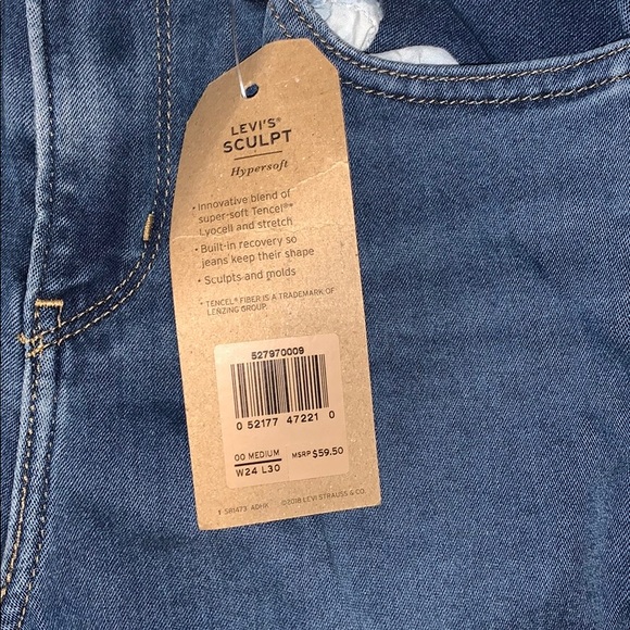 Levi’s - Picture 3 of 3